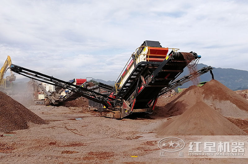 履帶式移動破碎站作業現場圖片