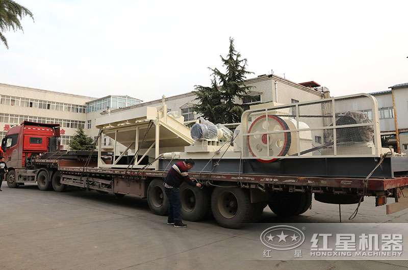 大型對輥制砂機設備發貨 大型對輥制砂機設備發貨中