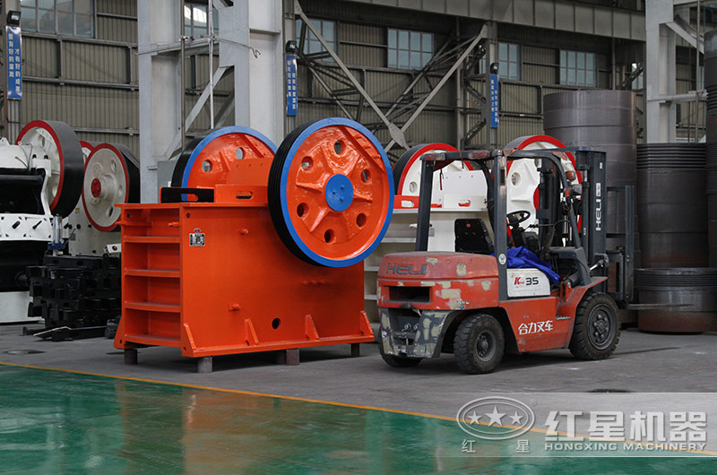 一個(gè)采石場(chǎng)投資一套大型鵝卵石破碎生產(chǎn)設(shè)備需要多少錢(qián)？