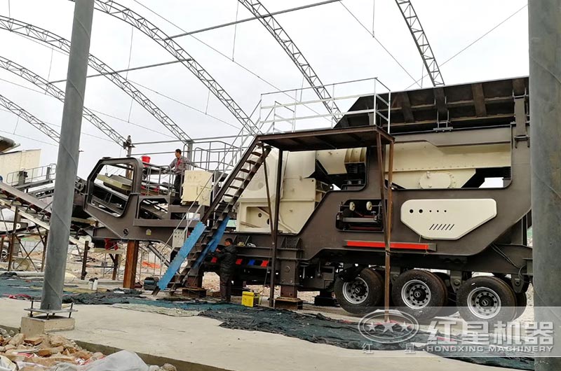 顎式移動破碎站工作現(xiàn)場圖片 顎式移動破碎站工作現(xiàn)場圖片