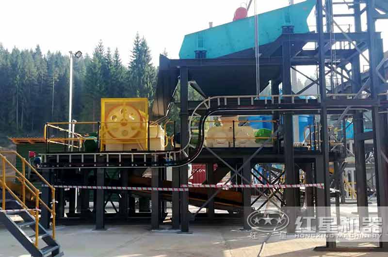 2PG1560對(duì)輥式破碎機(jī)處理煤塊現(xiàn)場(chǎng) 2PG1560對(duì)輥式破碎機(jī)處理煤塊現(xiàn)場(chǎng)