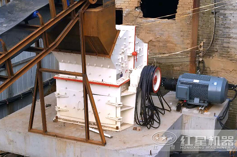 細(xì)碎制砂機(jī)工作現(xiàn)場(chǎng)圖片