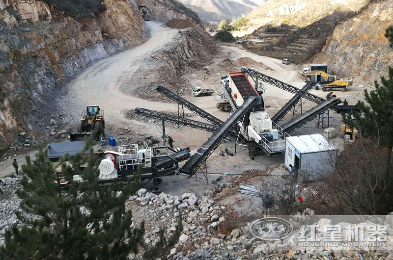 山東客戶(hù)移動(dòng)式大型粉碎機(jī)工作現(xiàn)場(chǎng) 山東客戶(hù)移動(dòng)式大型粉碎機(jī)工作現(xiàn)場(chǎng)