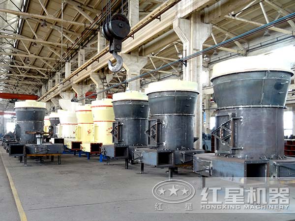 硅砂磨粉機生產(chǎn)車間