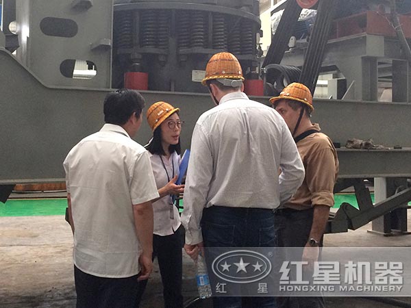 河北時(shí)產(chǎn)100方石料移動(dòng)破碎機(jī)多少錢一臺(tái)，能出多大料？