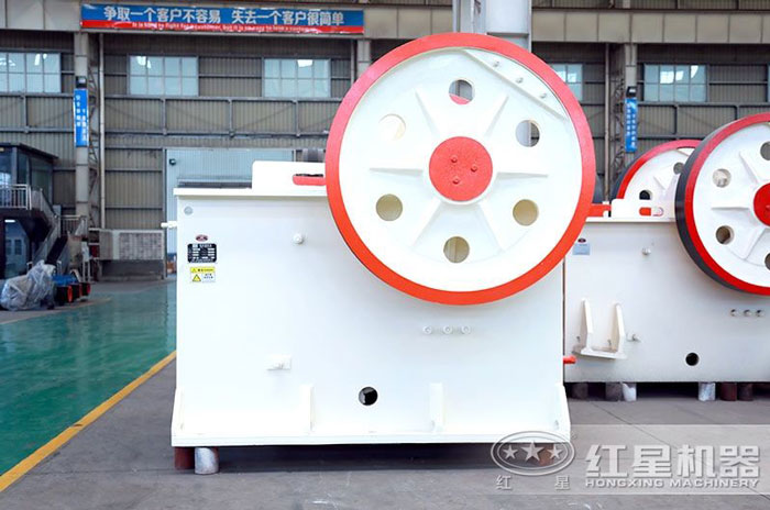 從破碎石頭到洗沙需要用幾套設(shè)備？全套配置下來(lái)多少錢？