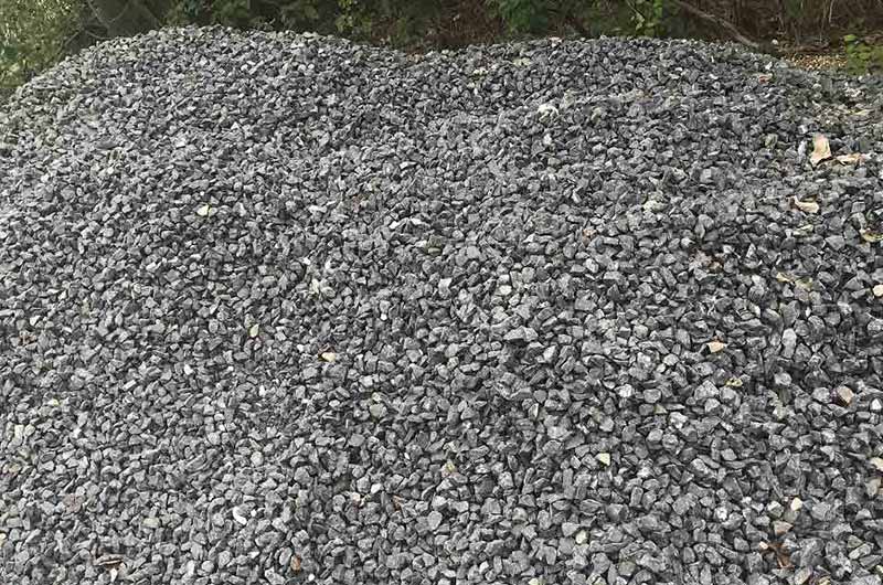 鋪路、修路用的瓜子石破碎機(jī)多少錢一套