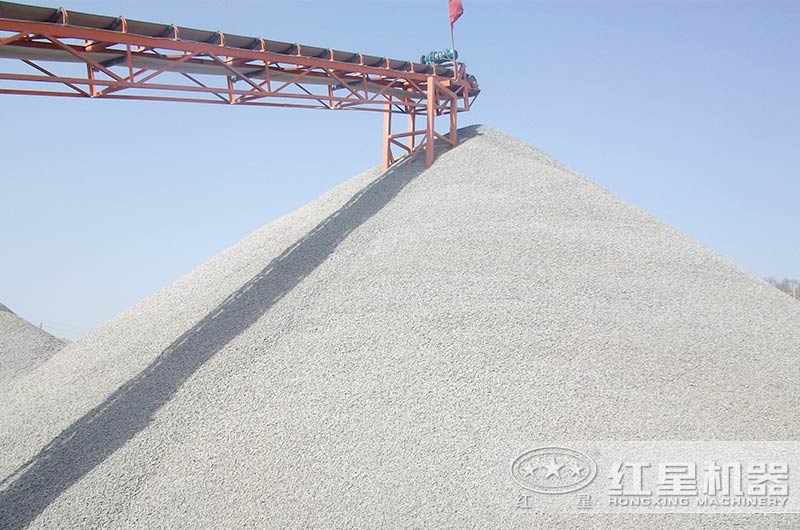 大規(guī)模礦山機械破碎機今天啟程，請注意接收！