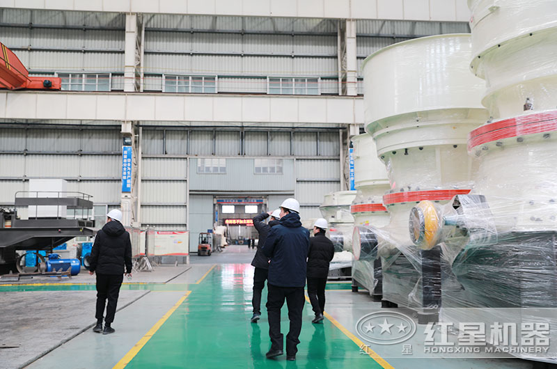 山東濟南用戶來廠考察選購鐵礦石破碎機