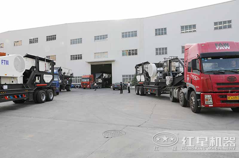 根據用戶要求量身定制的小型移動破碎機發貨