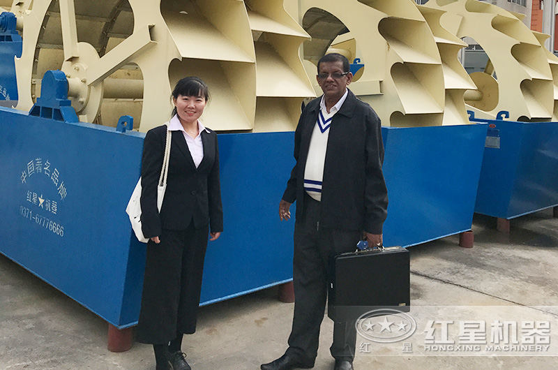 國際友人來廠考察洗砂機(jī)