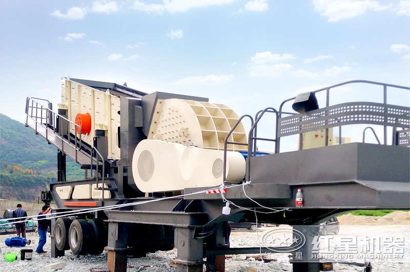 移動磕石機(jī)安設(shè)現(xiàn)場