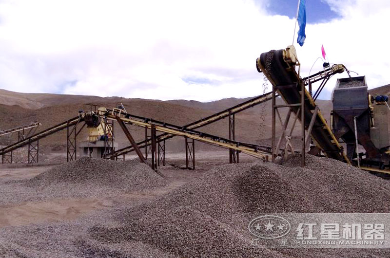 10萬的破碎石頭機生產現場