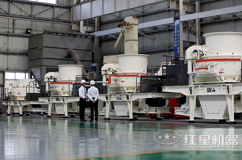 客戶來(lái)廠考察河卵石制砂機(jī)